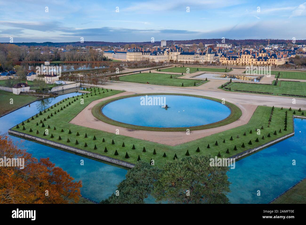 Francia, Senna e Marna, Fontainebleau, parco e Chateau Royal de Fontainebleau elencati come Patrimonio Mondiale dall'UNESCO, il Rond d'eau e Carre d'eau (aer Foto Stock