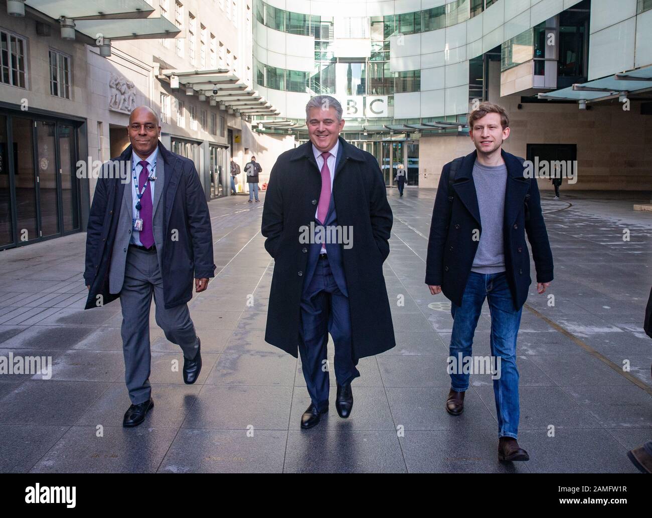 Brandon Lewis(Centro), il ministro di Stato per la sicurezza e la Vice per uscire dalla UE e non trattare la preparazione, lascia la BBC dopo ' la Andrew Marr Show'. Foto Stock