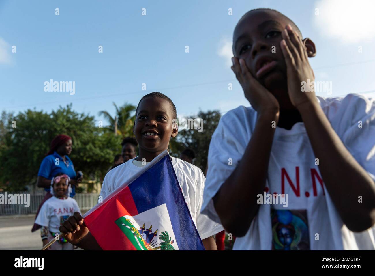 Miami, Stati Uniti. 13th Gen 2020. I bambini partecipano alla cerimonia presso Il Piccolo centro culturale di Haiti a Miami.Haiti ha segnato il 10th anniversario della sua più grande tragedia dei terremoti con una commemorazione a bassa chiave che includeva cerimonie private, un viaggio nel sangue e una rinnovata richiesta di unità da parte del suo presidente. Credit: Sopa Images Limited/Alamy Live News Foto Stock