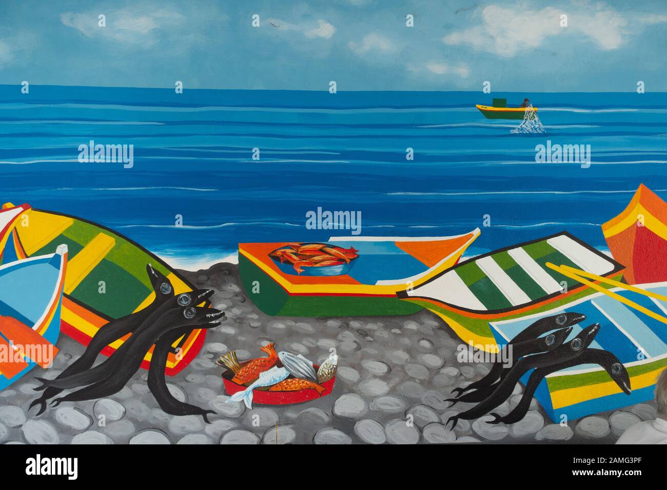 Barche e murale di mare sulla parete del ristorante a Madelena do Mar, Madeira, Portogallo Foto Stock