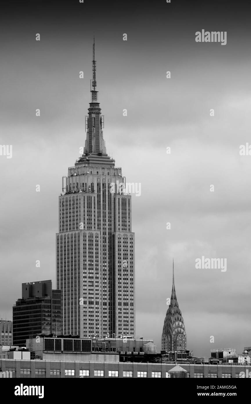 Lo splendido skyline di Midtown Manhattan, che include l'Empire state Building e il Chrysler Building, New York City, Stati Uniti d'America 2018. Foto Stock