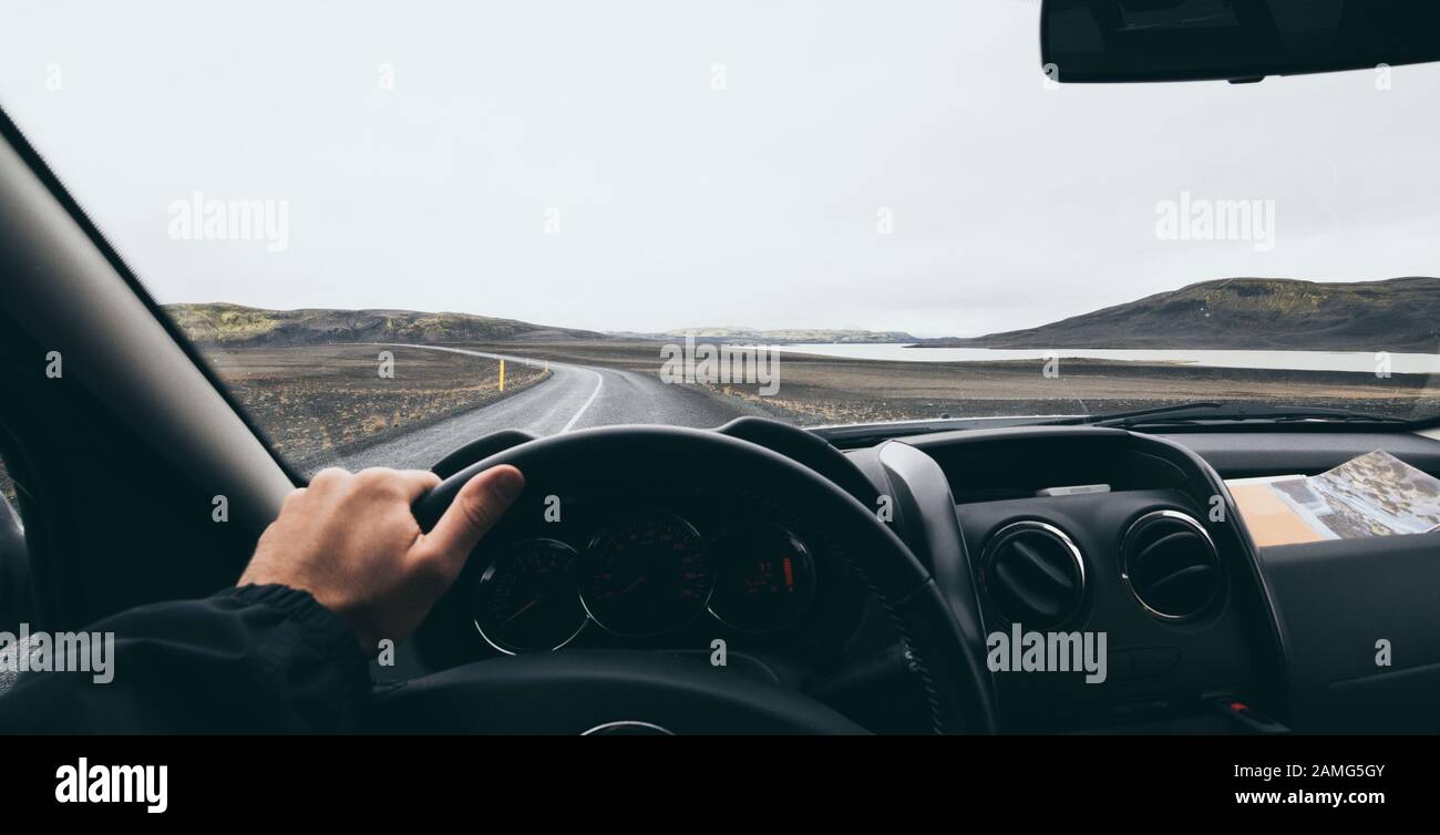 Vista dal sedile del conducente sulla strada per Landmannalaugar, Islanda. Foto Stock