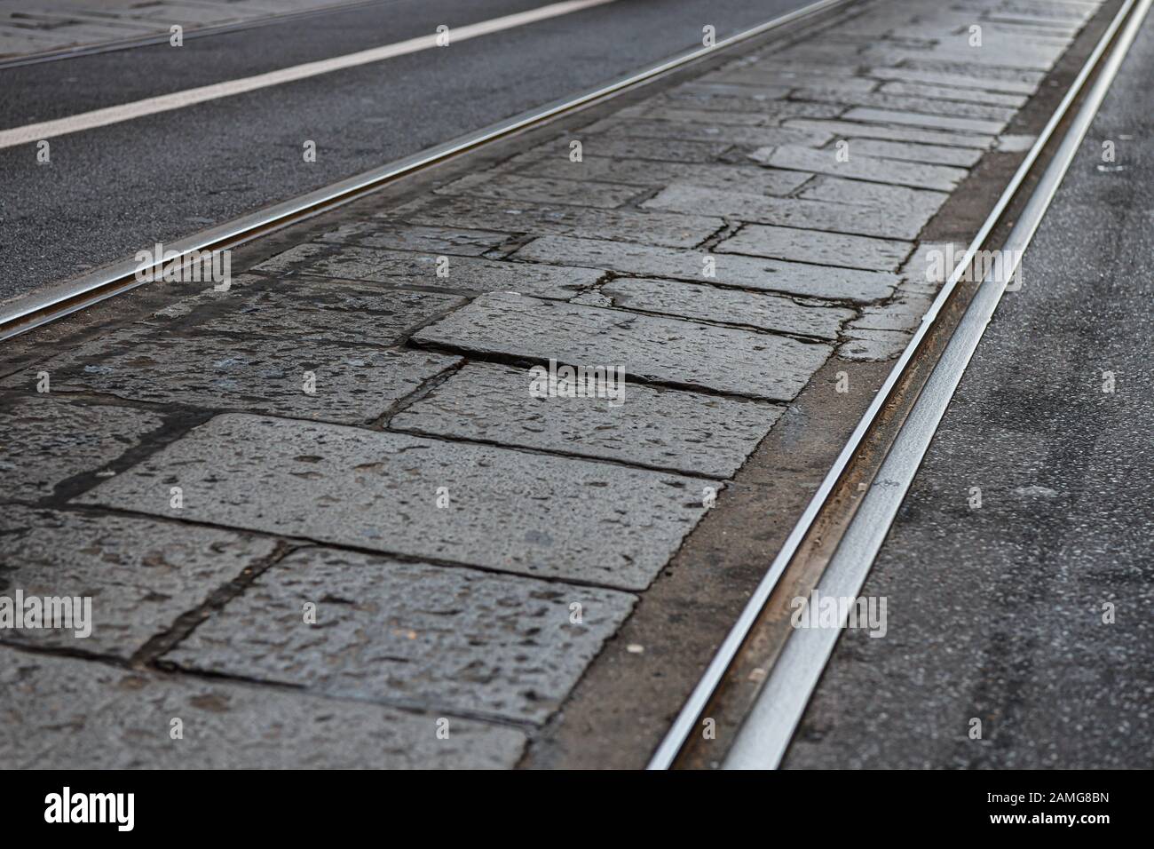 Strada comunale mista di ciottoli con viottoli a Torino Foto Stock