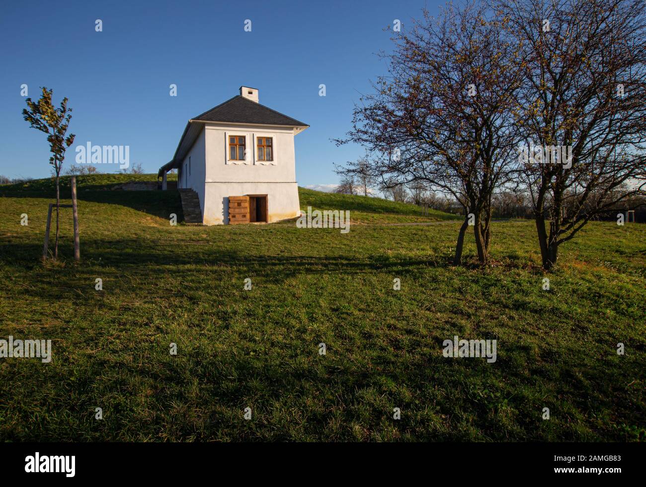 Vecchia casa vinicola con cantina di vini nel parco musem all'aperto Rochus Uherske Hradiste, Repubblica Ceca Foto Stock