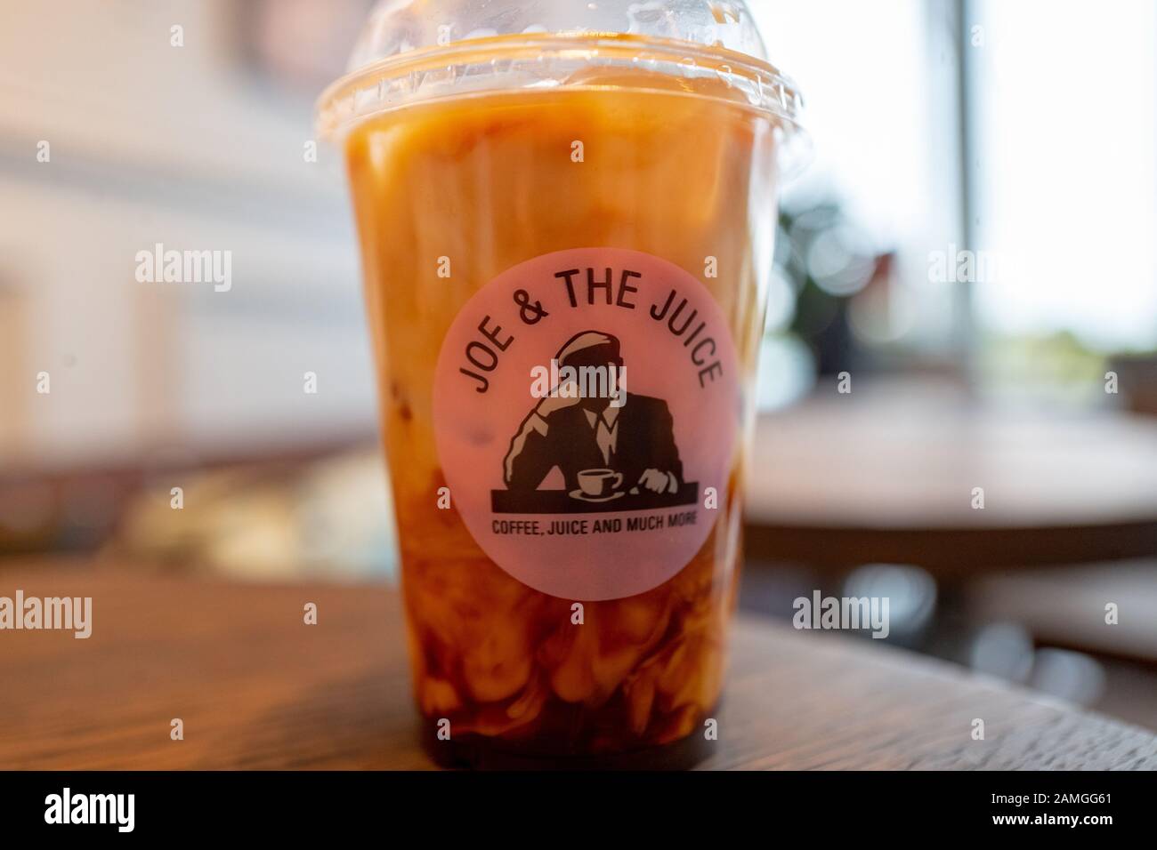 Grande apertura a Joe e la Posizione Del Succo nel City Center Bishop Ranch, San Ramon, California, 26 novembre 2019. Joe and the Juice è un esclusivo juice bar e caffetteria con diverse posizioni nella zona della Baia di San Francisco. () Foto Stock