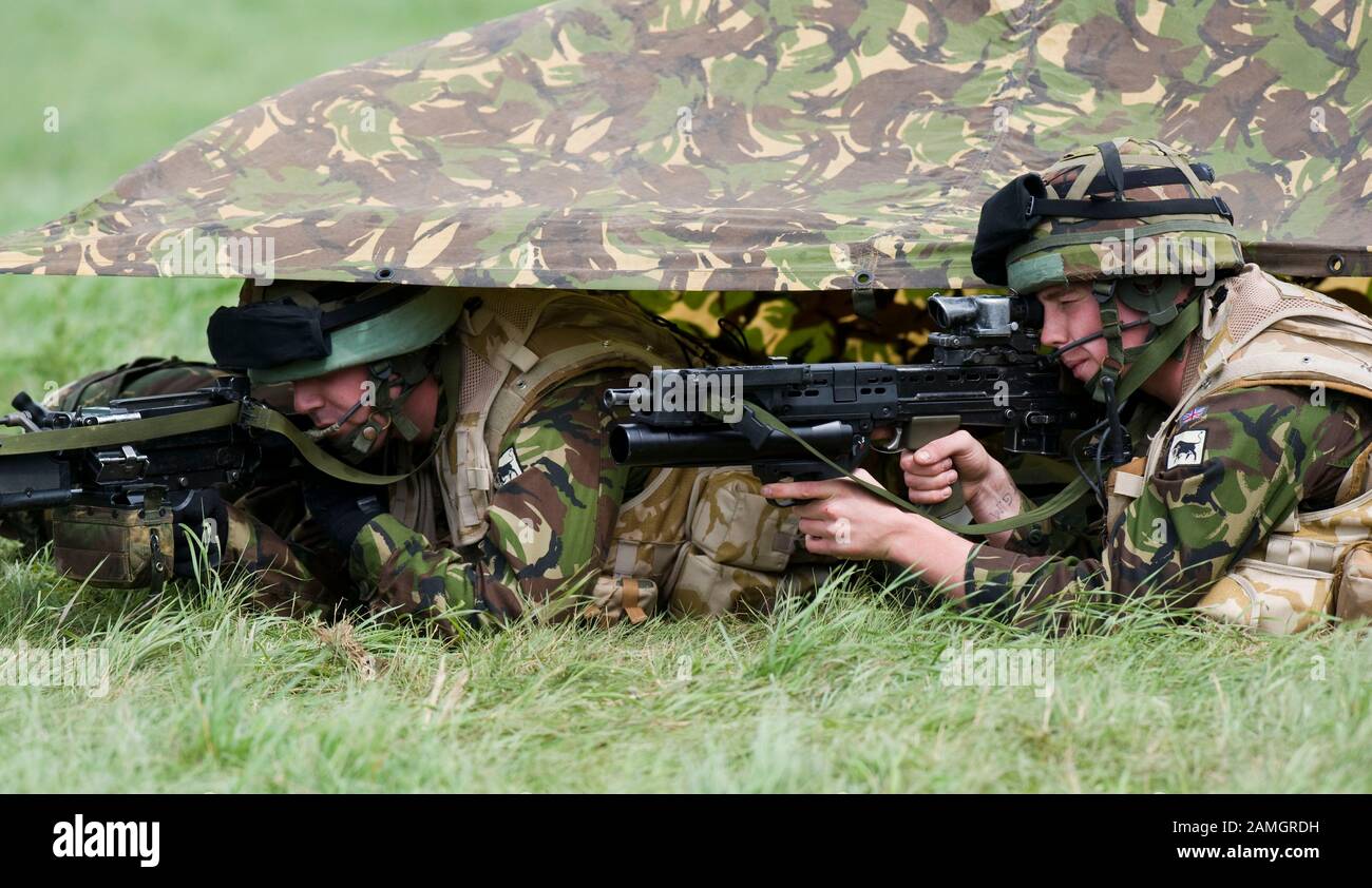 Soldati della brigata di fanteria 11th in formazione sulla piana di Salisbury in preparazione per lo spiegamento in Afghanistan nel 2009. Foto Stock