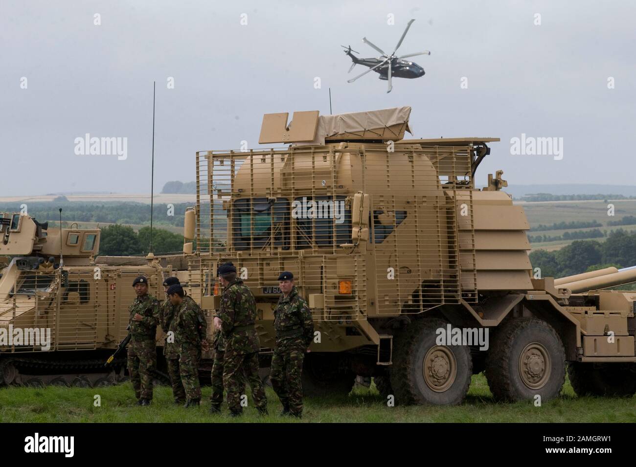 Soldati della brigata di fanteria 11th in formazione sulla piana di Salisbury in preparazione per lo spiegamento in Afghanistan nel 2009. Foto Stock