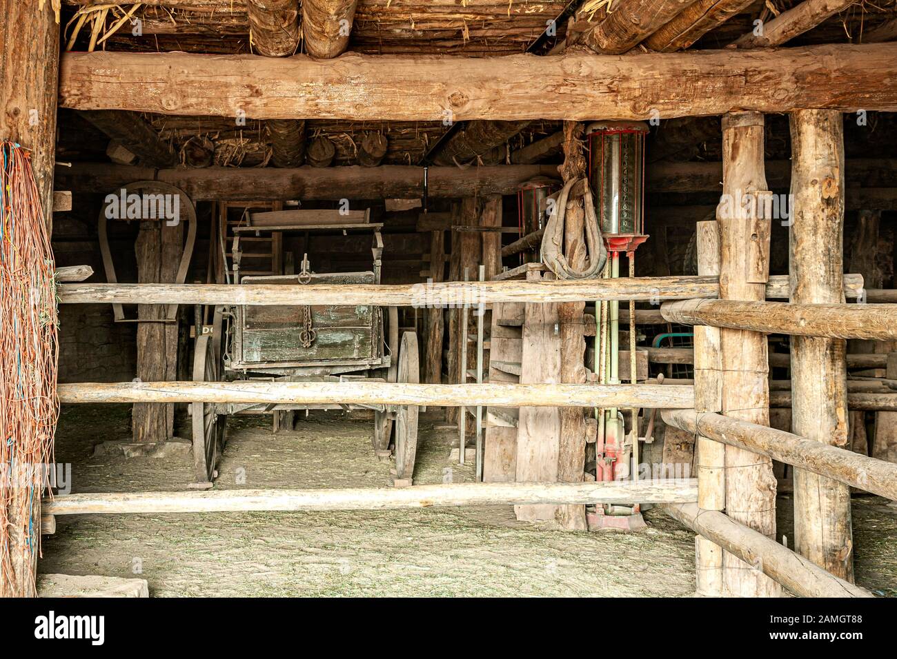 Fienile e carrozza, Hubbell Trading Post National Monument, Ganado, Arizona USA Foto Stock