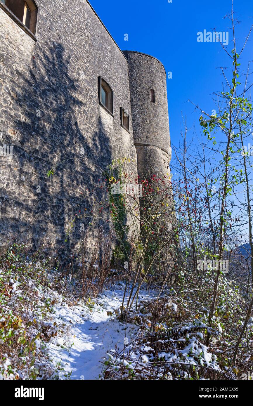 Europa, Lussemburgo, Septfontaines, Castello di Septfontaines (Buerg vu Simmer) nella neve Foto Stock