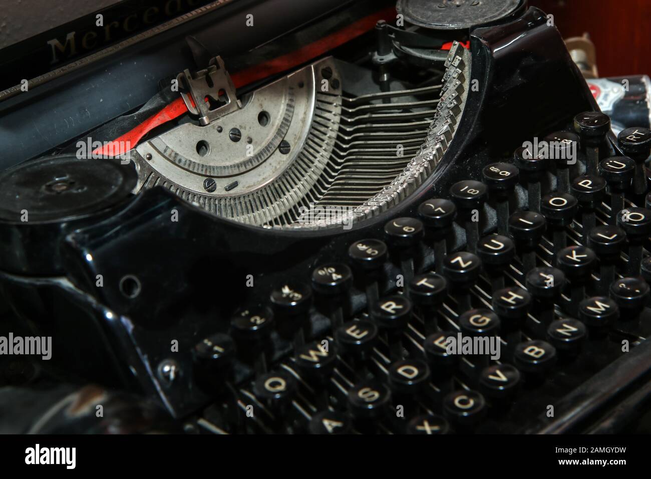 L'immagine dettagliata della vecchia macchina da scrivere meccanica retrò. Foto Stock