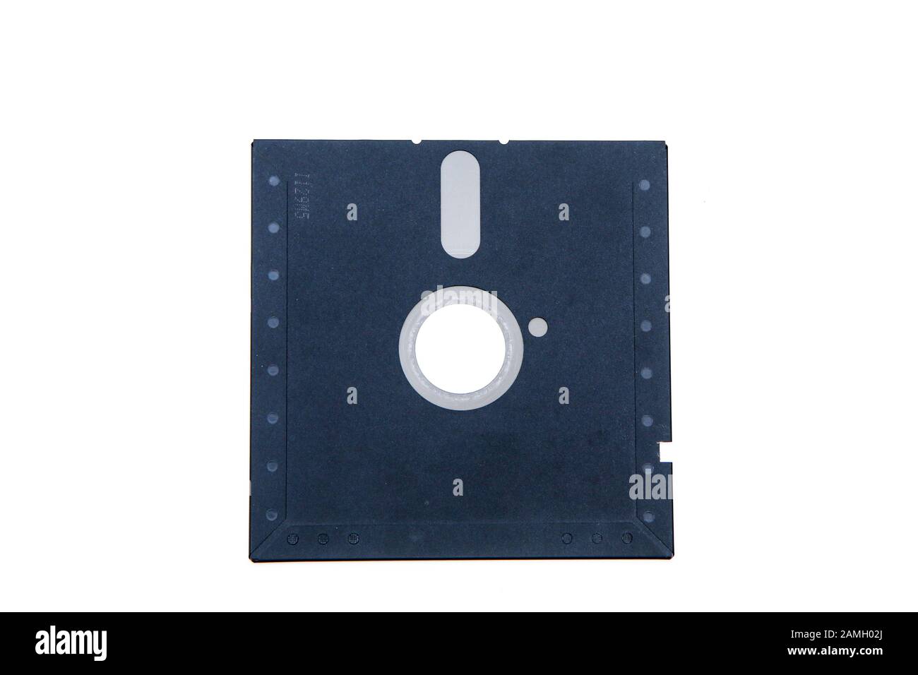 Il vecchio disco floppy retro PC 5 e 1/4 isolato su sfondo bianco. Foto Stock