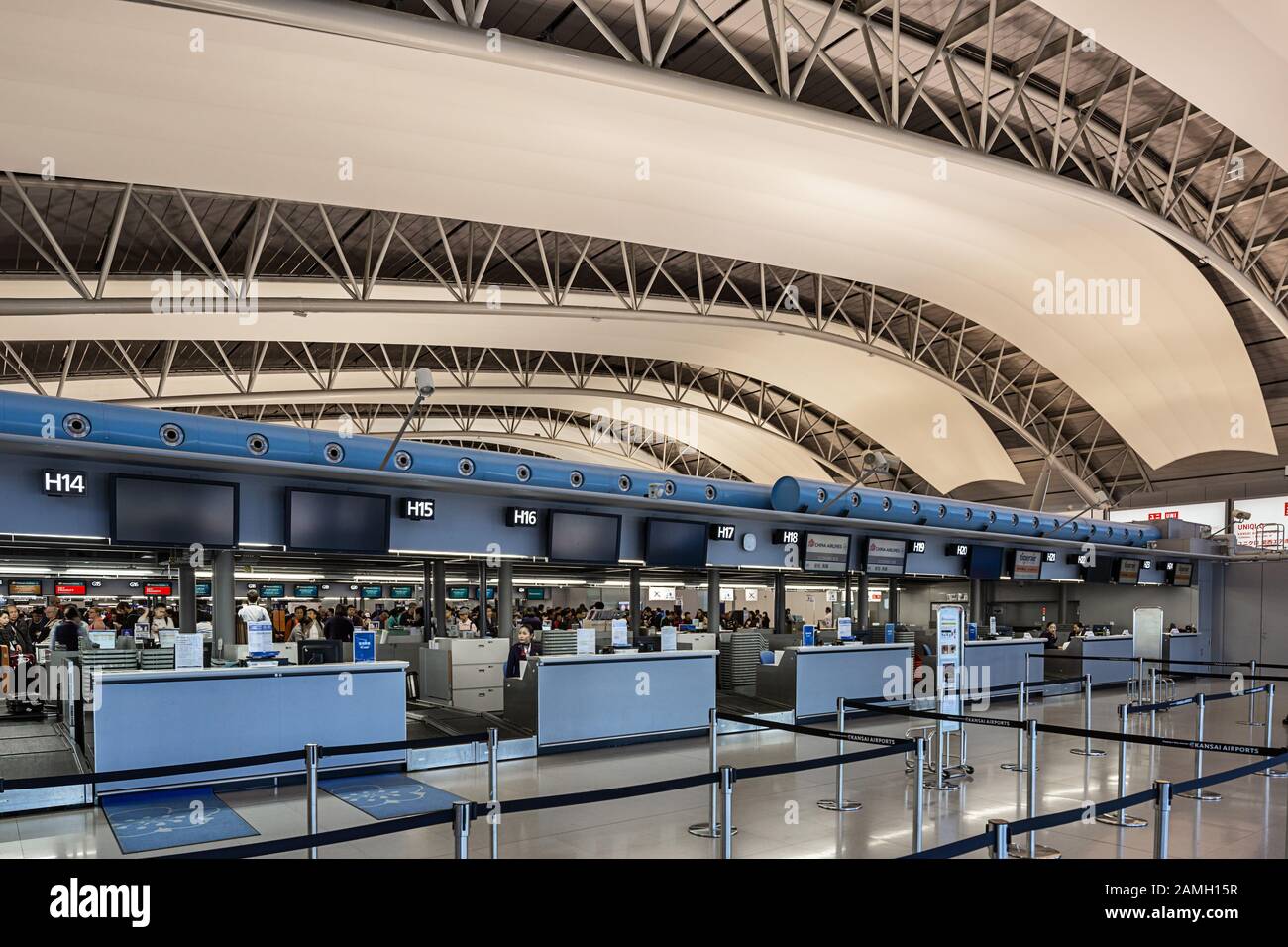 Aeroporto Di Kansai. Costruito su un'isola artificiale nel mezzo della Baia di Osaka, al largo della costa di Honshu. Foto Stock