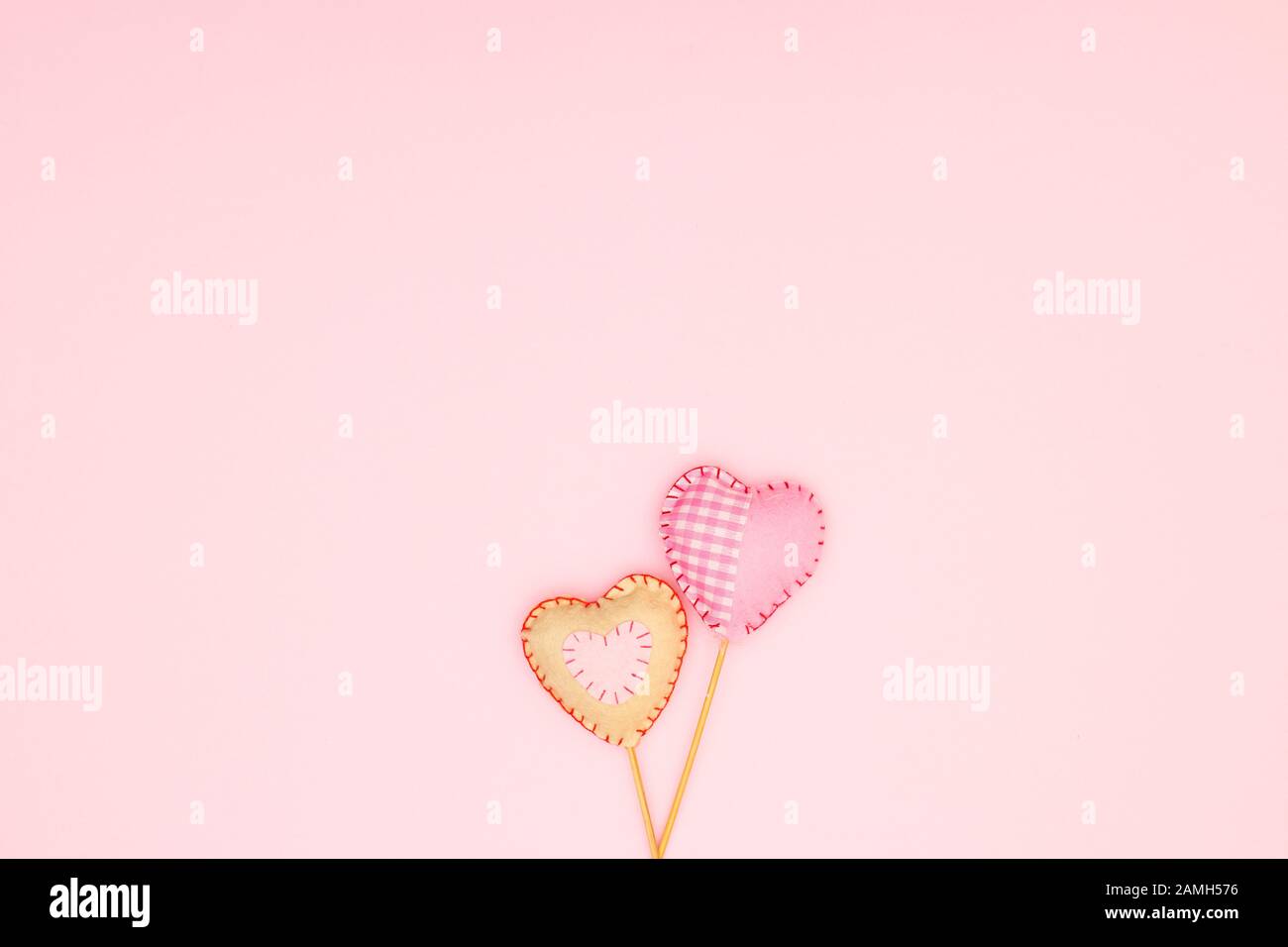 San Valentino romantico cuori su sfondo rosa Foto Stock