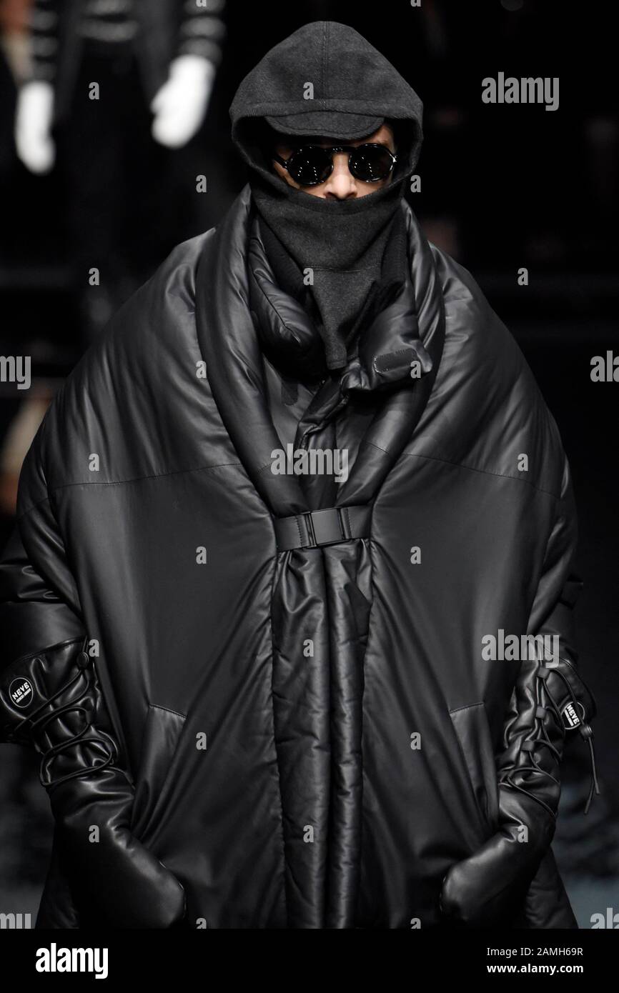 Milano, Italia. 13th Gen 2020. Milano, Italia. 13th Gen 2020. Milano, Milano Fashion Week, Man Fall Winter 2020/2021. Milano Moda Uomo Autunno Inverno 2020/21. Credit: Independent Photo Agency Srl/Alamy Live News Credit: Independent Photo Agency Srl/Alamy Live News Foto Stock