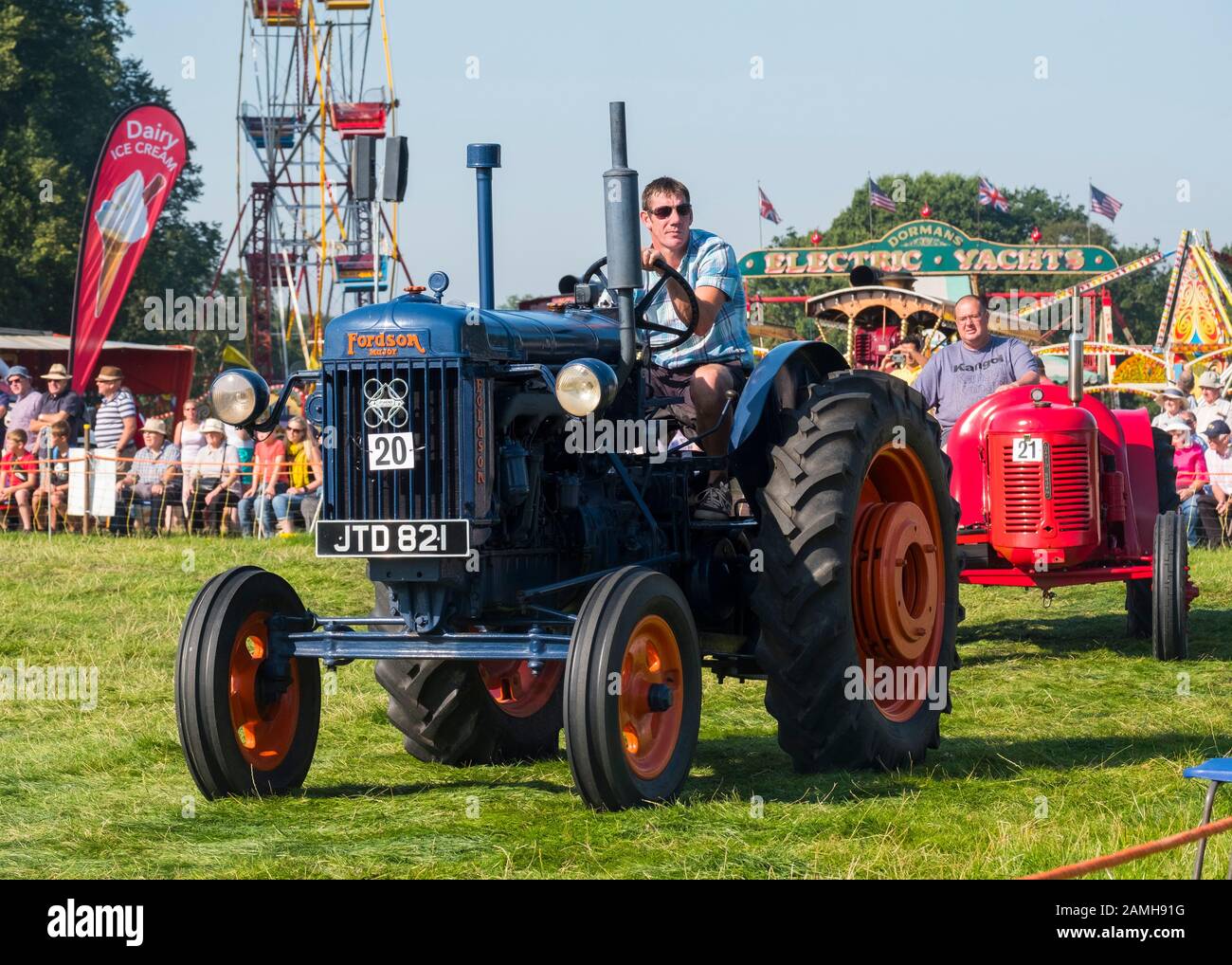 Trattori agricoli immagini e fotografie stock ad alta risoluzione - Alamy