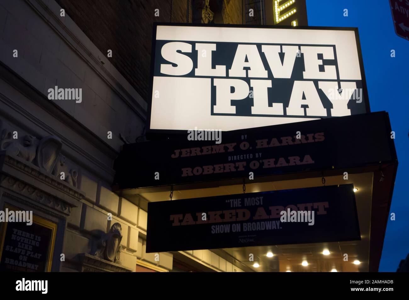 Marquee del Teatro d'Oro che mostra 'Slave Play' di Jeremy O. Harris, diretto da Robert o'Hara Foto Stock