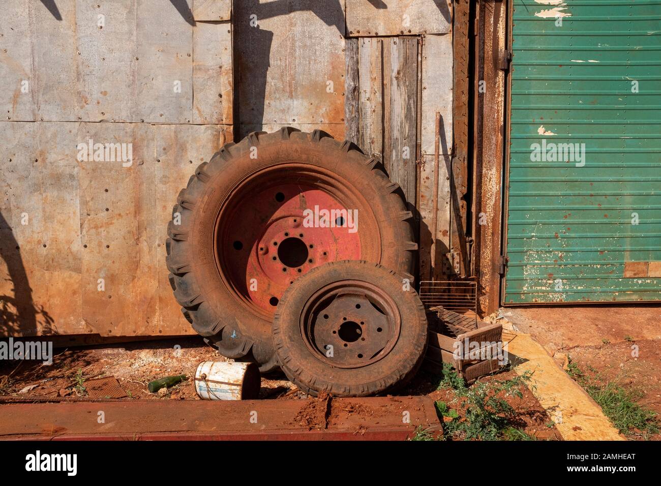 Pneumatici per trattori, Cuba rurale. Foto Stock