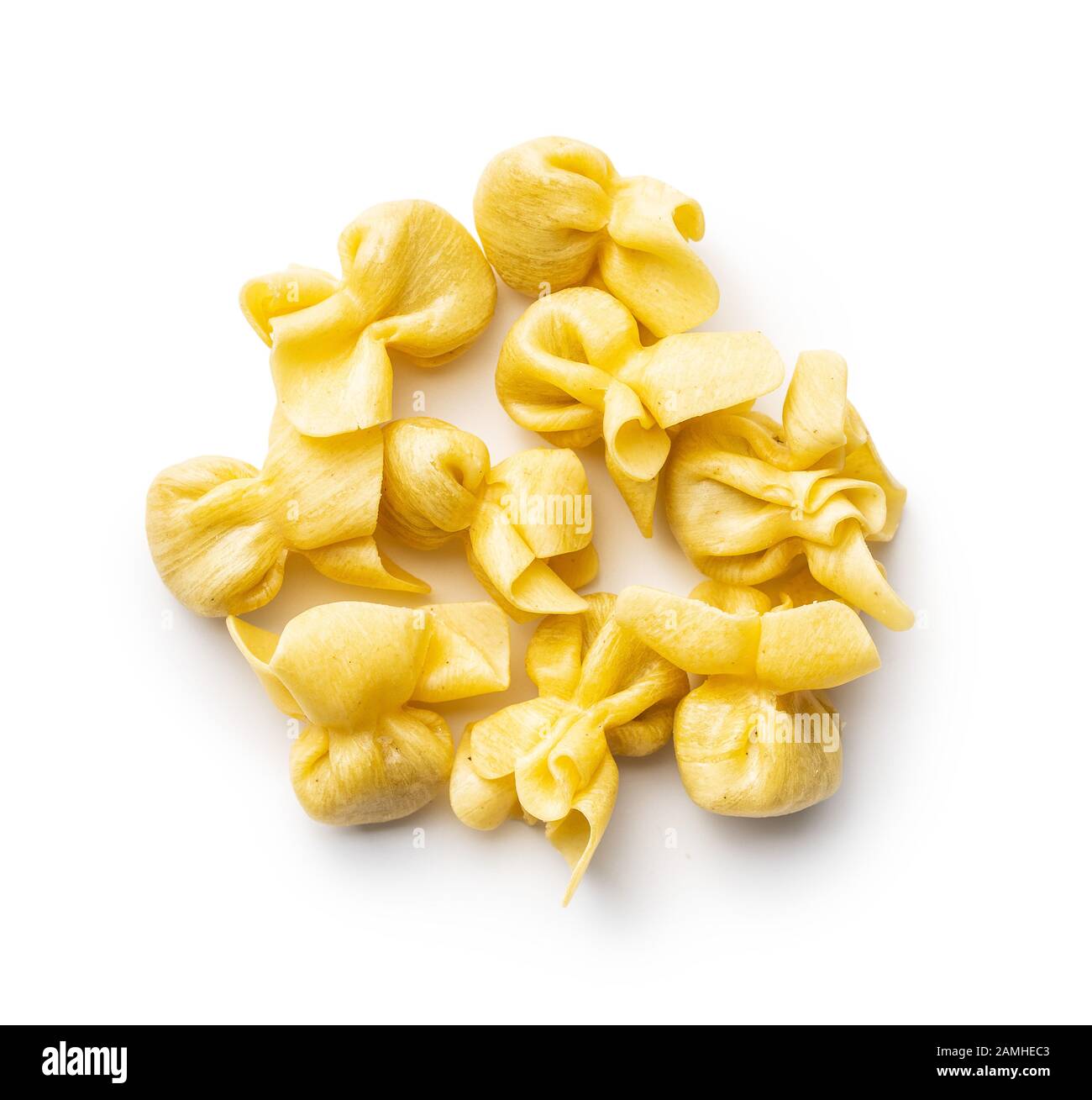 Italian pasta ripiena. Sacchettini pasta isolati su sfondo bianco. Foto Stock
