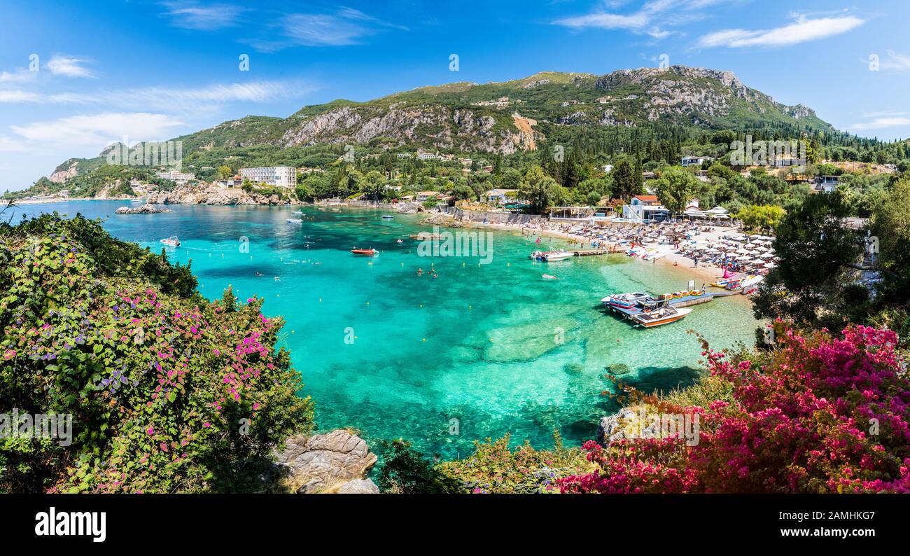 Paesaggio con la baia di Paleokastritsa sull'isola di Corfù, Grecia Foto Stock