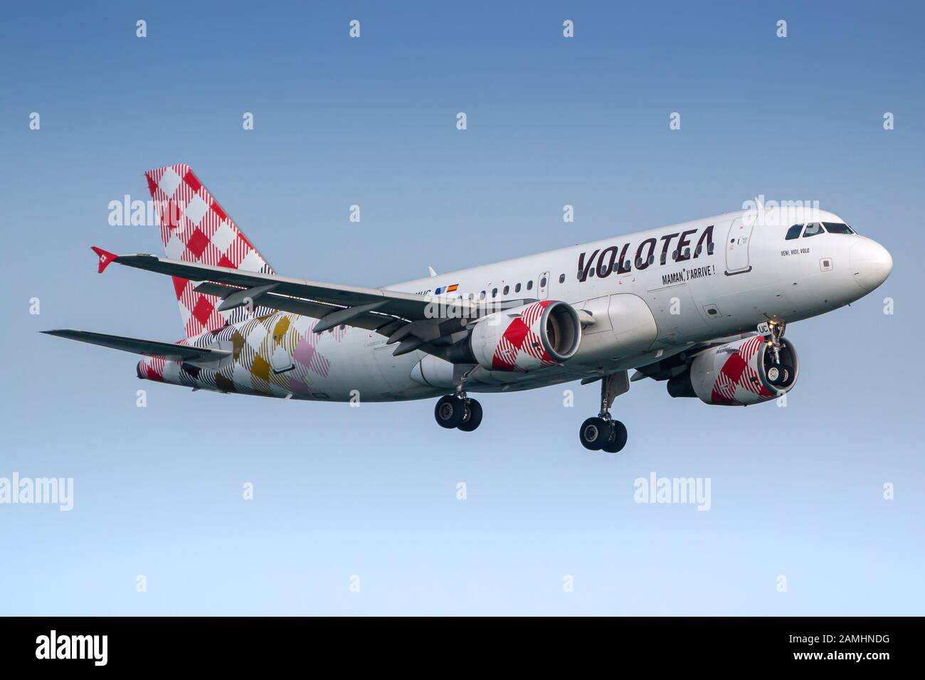 Palma de Mallorca, Spagna - 21 luglio 2018: Volo Airbus A319 all'aeroporto di Palma de Mallorca (PMI) in Spagna. Airbus è un costruttore di aeromobili Foto Stock