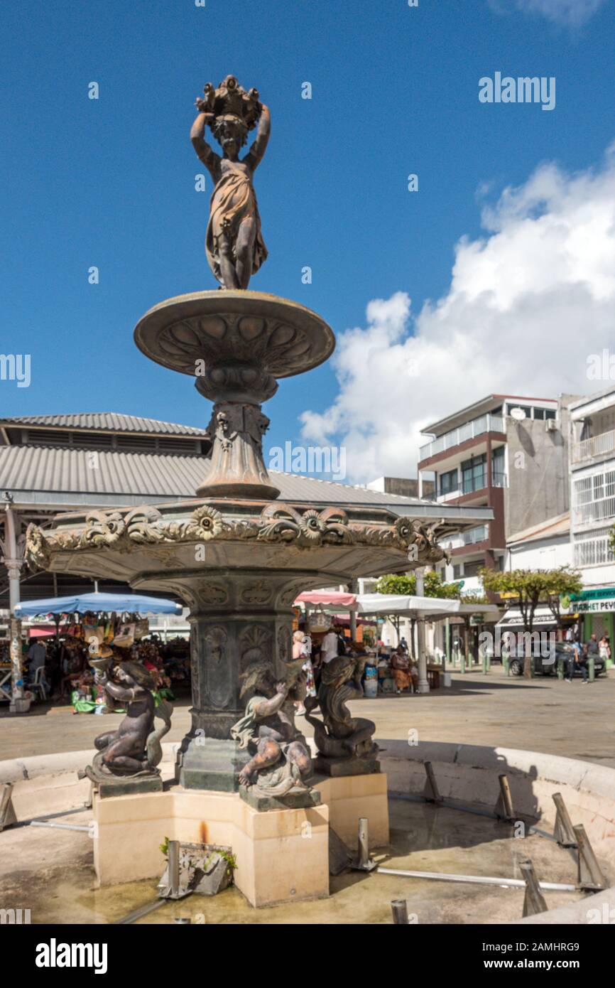 Fontana Vicino Al Mercato Delle Spezie A Pointe-A-Pitre, Guadalupa, Indie Occidentali, Caraibi Foto Stock