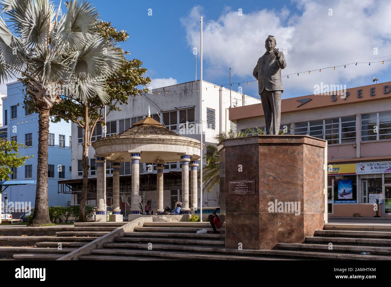 Piazza Indipendenza, Errol Barrow statua, Bridgetown, Barbados, West Indies, dei Caraibi Foto Stock