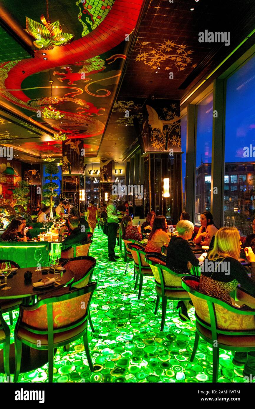 Opulenti interni colorati di Edera il ristorante asiatico in St Pauls, London, Regno Unito Foto Stock