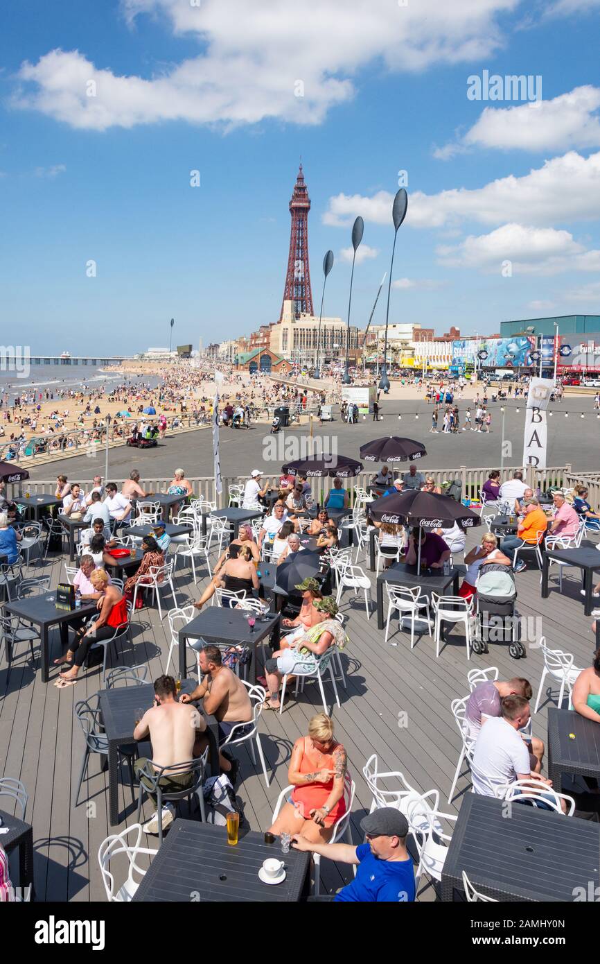 Terrace Bar Con Vista Su Blackpool Beach, Blackpool, Lancashire, Inghilterra, Regno Unito Foto Stock