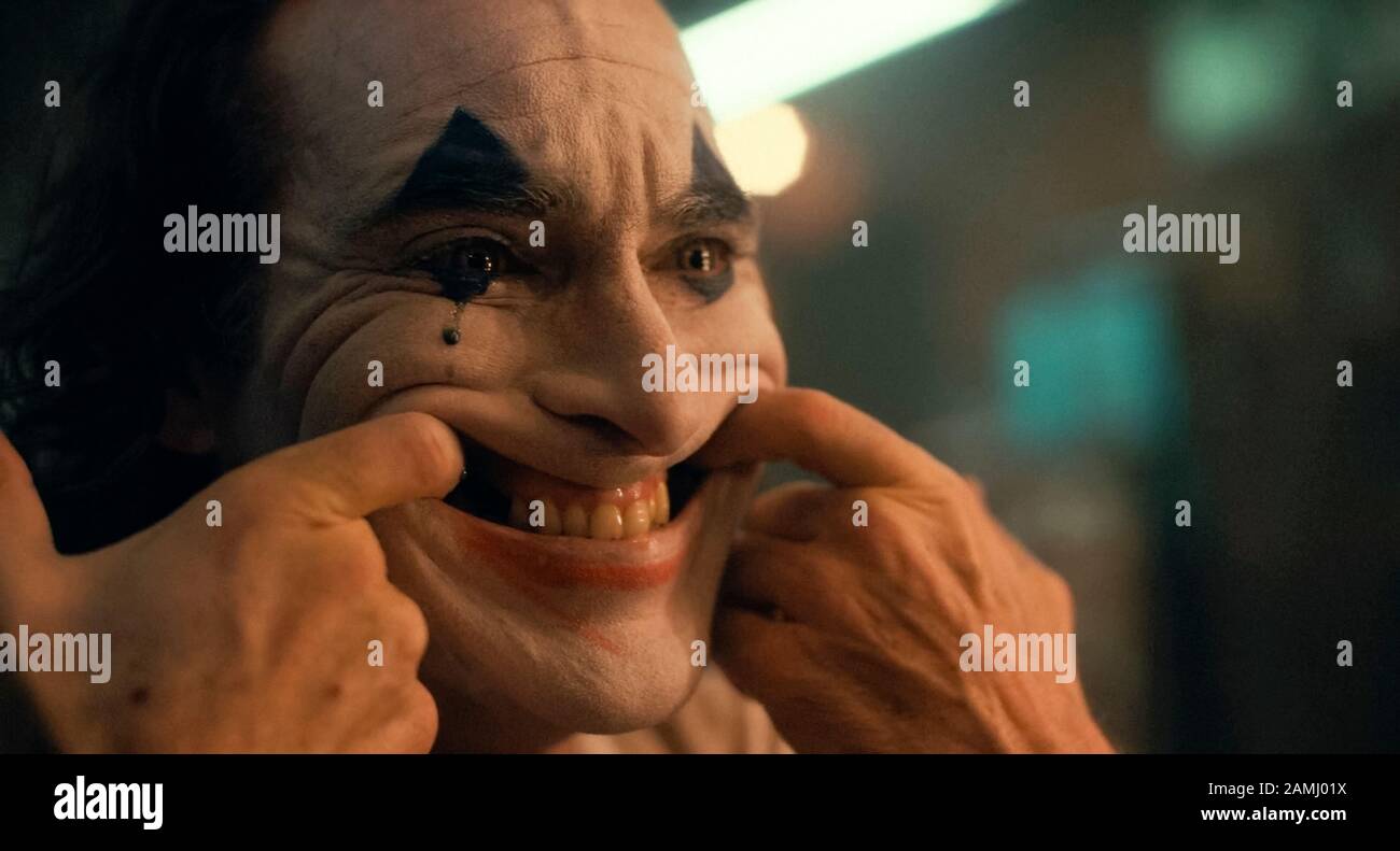 Joker (Arthur Fleck) svolto da Joaquin Phoenix dal burlone (2019) diretto da Todd Phillips. Spin off film su un comico che va pazza e si trasforma in uno psicopatico. Foto Stock