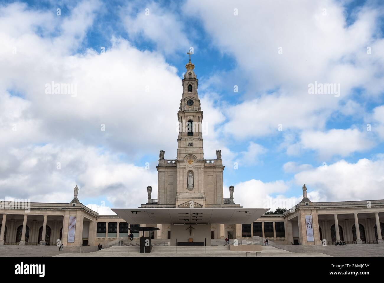Fatima, portogallo - 8 dicembre 2018: Imponente e famosa chiesa cattolica di fatima, nostra Signora del portogallo, religione Foto Stock