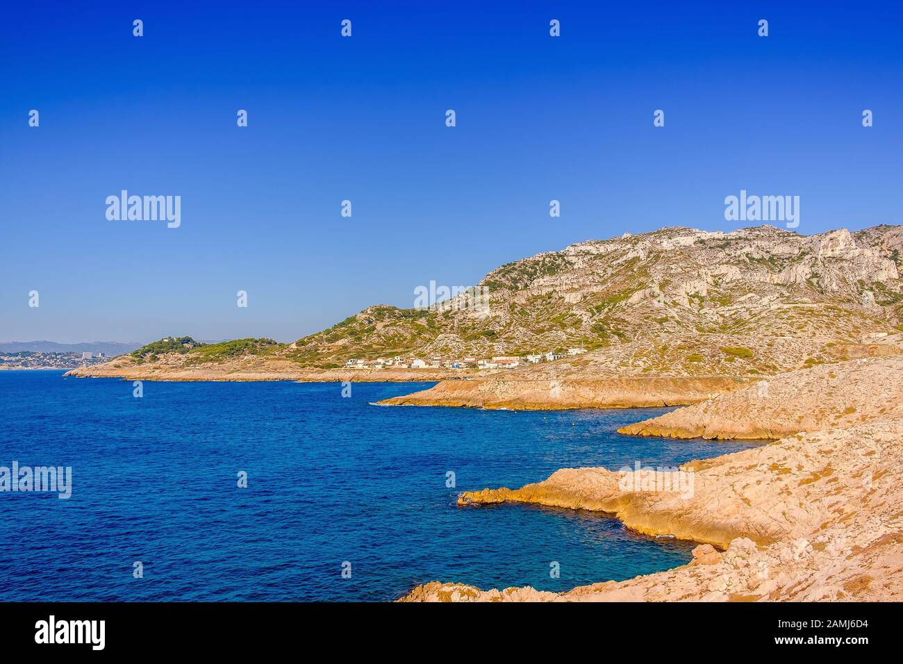 La costa di Marsiglia in una giornata di sole sul Mar Mediterraneo, Provenza Francia Foto Stock