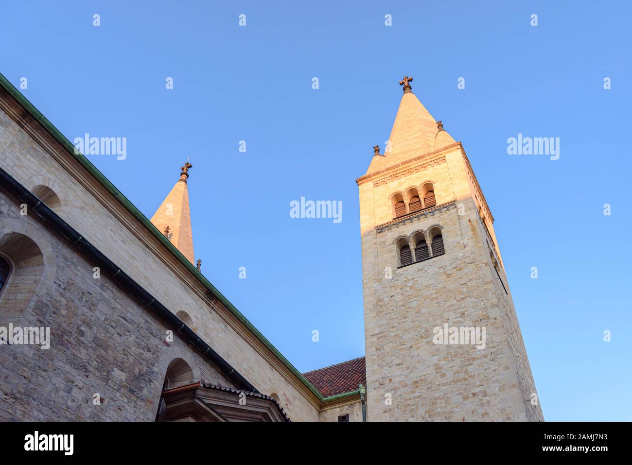 Torre Sud della Basilica di S. Georg'e (Bazilika svatého Jiří) Praga, Repubblica Ceca Foto Stock