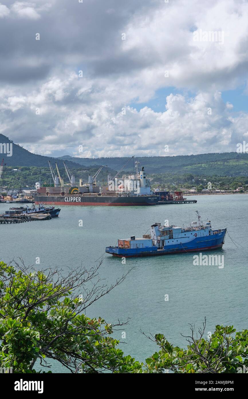 Fotografia di alcune delle navi ormeggiate nel porto di Puerto Plata Repubblica Dominicana. Foto Stock