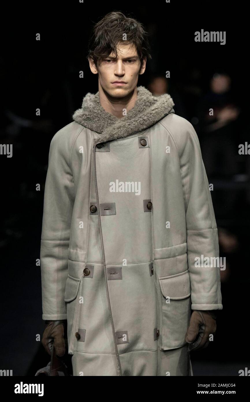 Milano, Italia. 13th Gen 2020. Giorgio ARMANI Autunno/Inverno 2020/2021 Runway durante la settimana della Moda di Milano uomini‚Äôs Gennaio 2020 - Milano, Italia 13/01/2020 | utilizzo credito mondiale: DPA/Alamy Live News Foto Stock