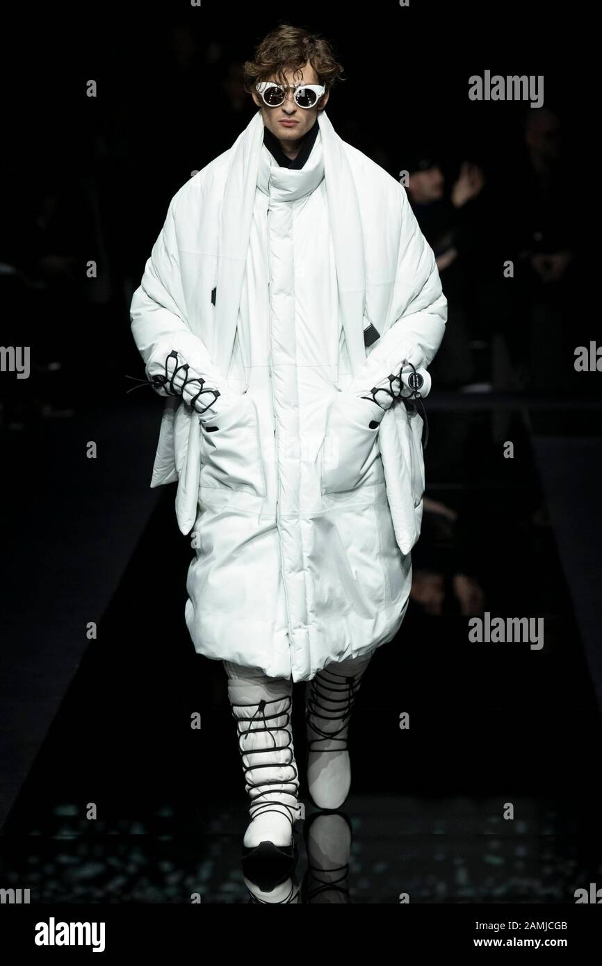 Milano, Italia. 13th Gen 2020. Giorgio ARMANI Autunno/Inverno 2020/2021 Runway durante la settimana della Moda di Milano uomini’s Gennaio 2020 - Milano, Italia 13/01/2020 | utilizzo credito mondiale: DPA/Alamy Live News Foto Stock