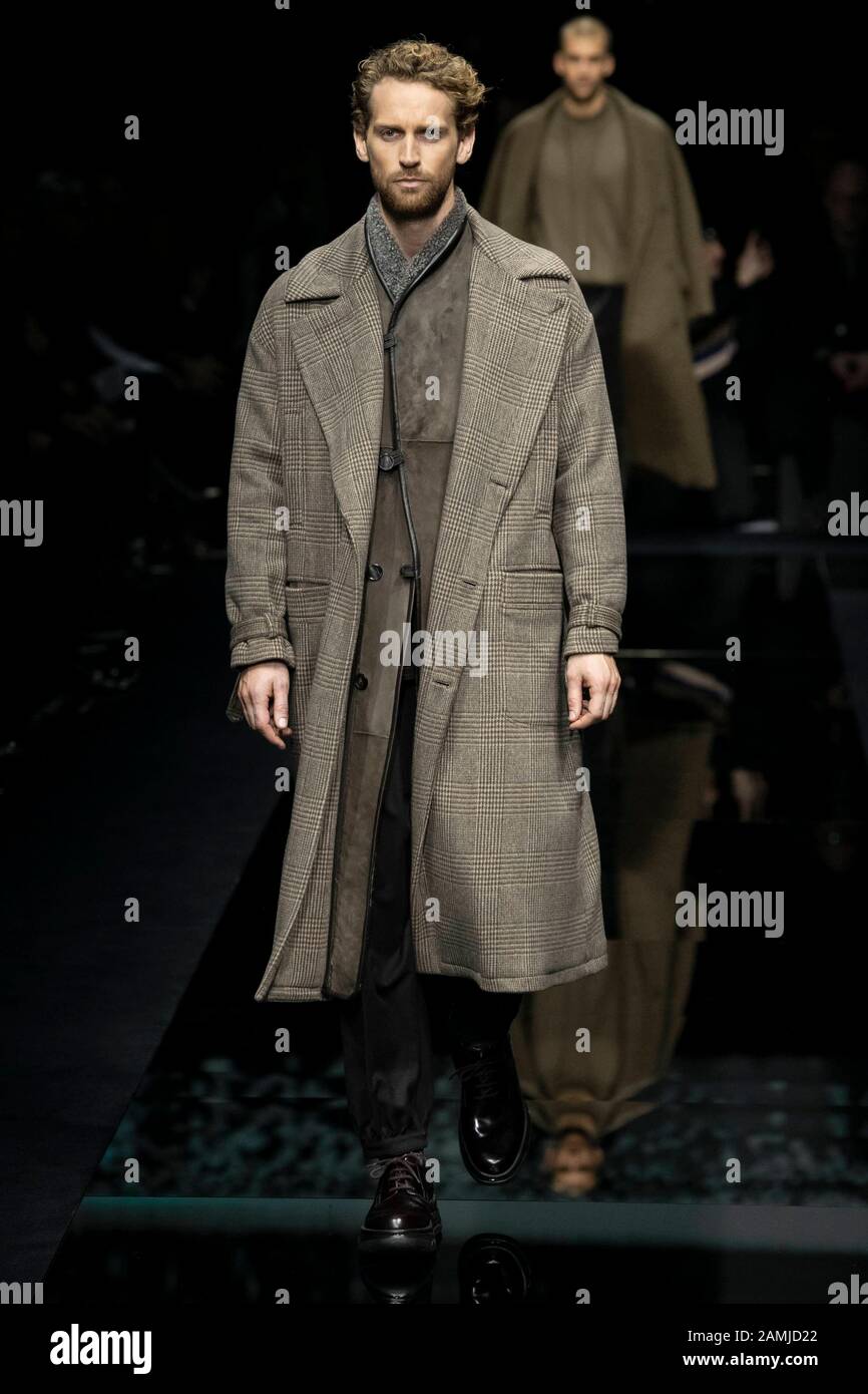 Milano, Italia. 13th Gen 2020. Giorgio ARMANI Autunno/Inverno 2020/2021 Runway durante la settimana della Moda di Milano uomini‚Äôs Gennaio 2020 - Milano, Italia 13/01/2020 | utilizzo credito mondiale: DPA/Alamy Live News Foto Stock