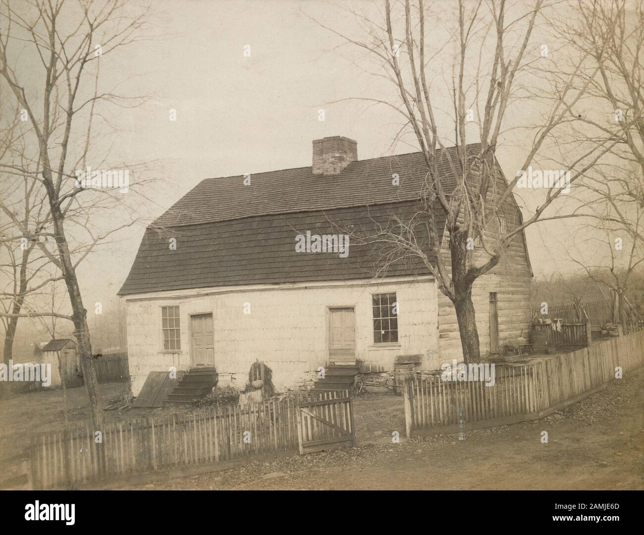 Antica fotografia c1890, la Johnson Ferry House a Titusville, New Jersey. Fu usato dal generale Washington e da altri ufficiali al momento del passaggio notturno di Natale del Delaware nel 1776. FONTE: FOTOGRAFIA ORIGINALE Foto Stock