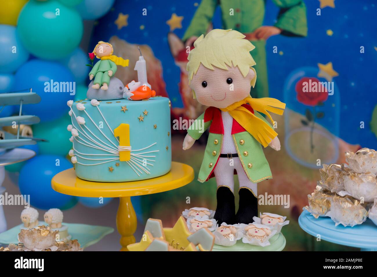 Dettaglio decorazione festa di compleanno. Festa con il tema del piccolo  principe. Messa a fuoco selettiva Foto stock - Alamy