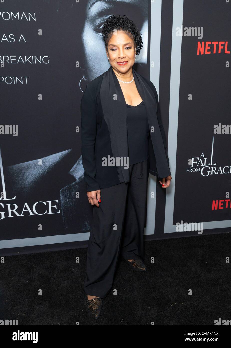 New York, NY - 13 gennaio 2020: Phylicia Rashad frequenta la prima di Netflix Una Caduta Da Grace a Metrograph Foto Stock