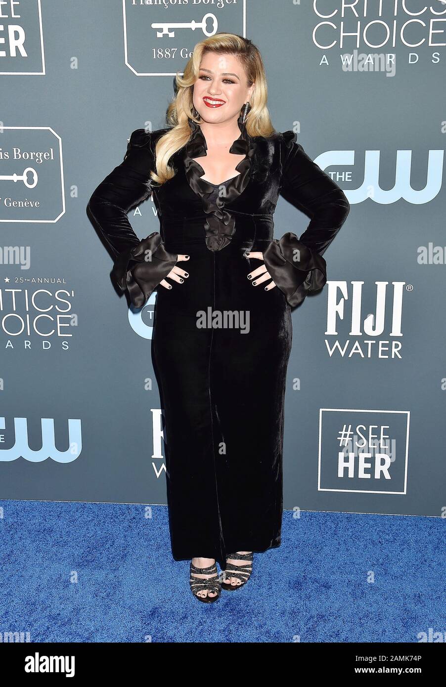 Santa MONICA, CA - 12 GENNAIO: Kelly Clarkson partecipa al 25th Annual Critics' Choice Awards di Barker Hangar il 12 gennaio 2020 a Santa Monica, California. Foto Stock