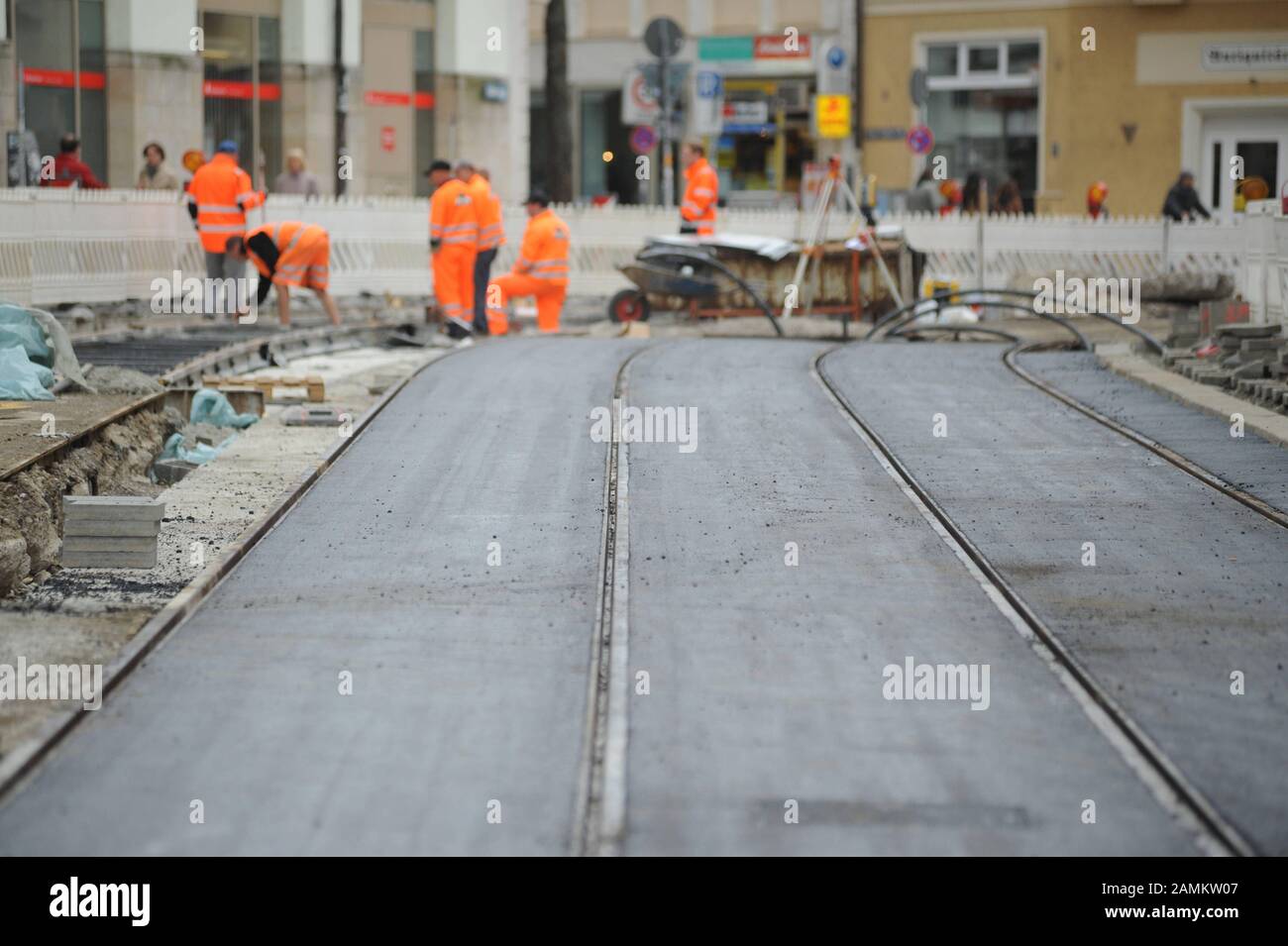 Sito di costruzione dei binari nel quartiere Glockenbach di Monaco, nella Müllerstraße / Fraunhoferstraße. [traduzione automatizzata] Foto Stock