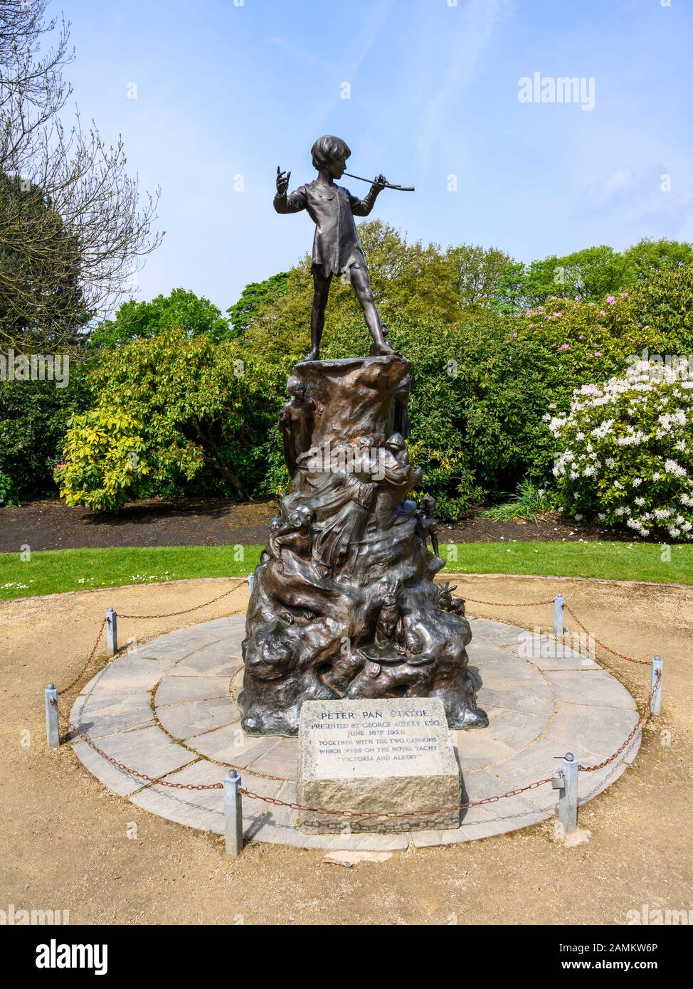 La statua di Peter Pan nella motivazione della Casa delle Palme, Sefton arca, Liverpool, Regno Unito. Foto Stock