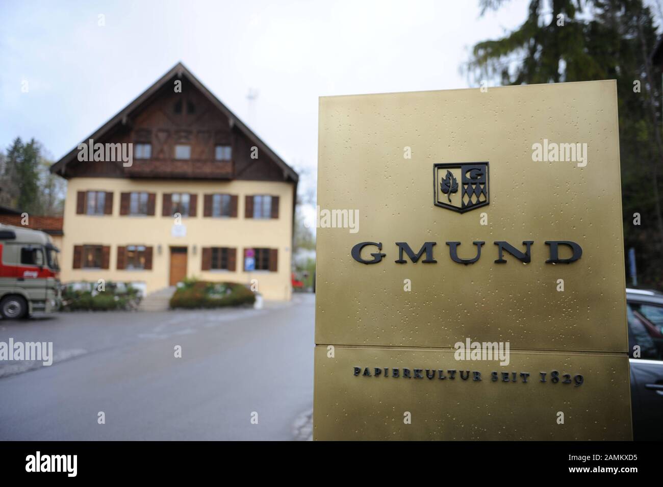 Costruzione della cartiera artigianale Gmund a Gmund su Tegernsee. Il business familiare, che produce carta fine dal 1829, è ora alla sua quarta generazione e conta 120 dipendenti. [traduzione automatizzata] Foto Stock