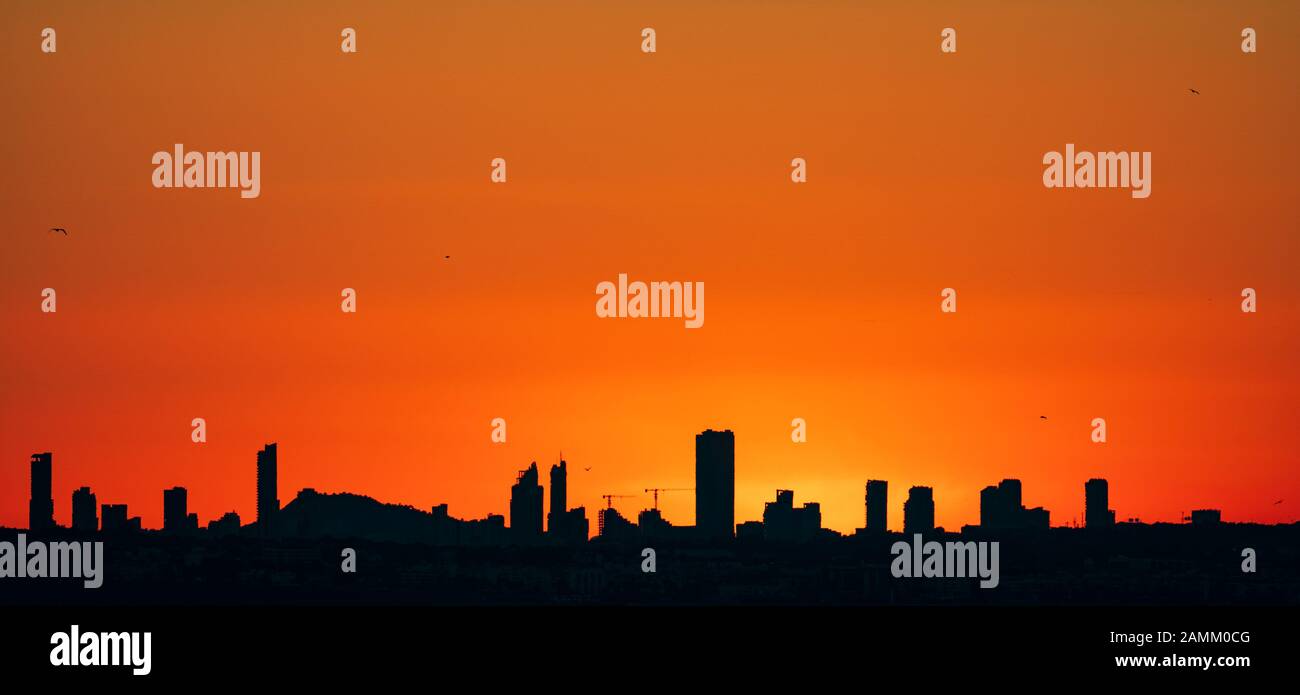 Tramonto sullo skyline della città di Benidorm ad Alicante Foto Stock