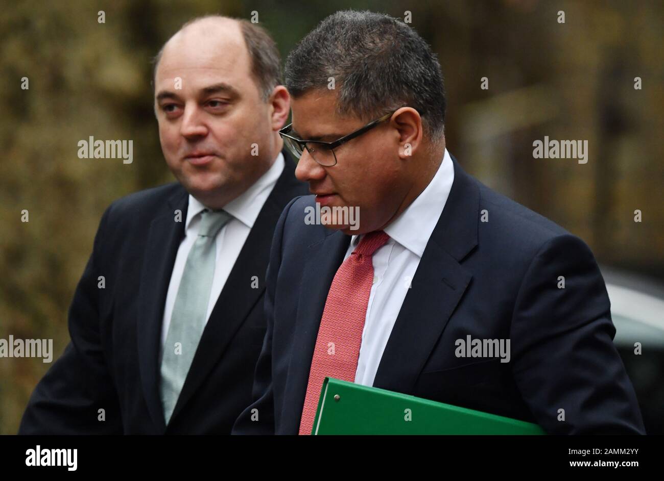 Downing Street, Londra, Regno Unito. 14th gennaio 2020. Alok Sharma, Segretario di Stato per lo sviluppo Internazionale, il Segretario Internazionale per lo sviluppo arriva a Downing Street con ben Wallace, Segretario di Stato per la Difesa. Credito: Malcolm Park/Alamy Live News. Foto Stock