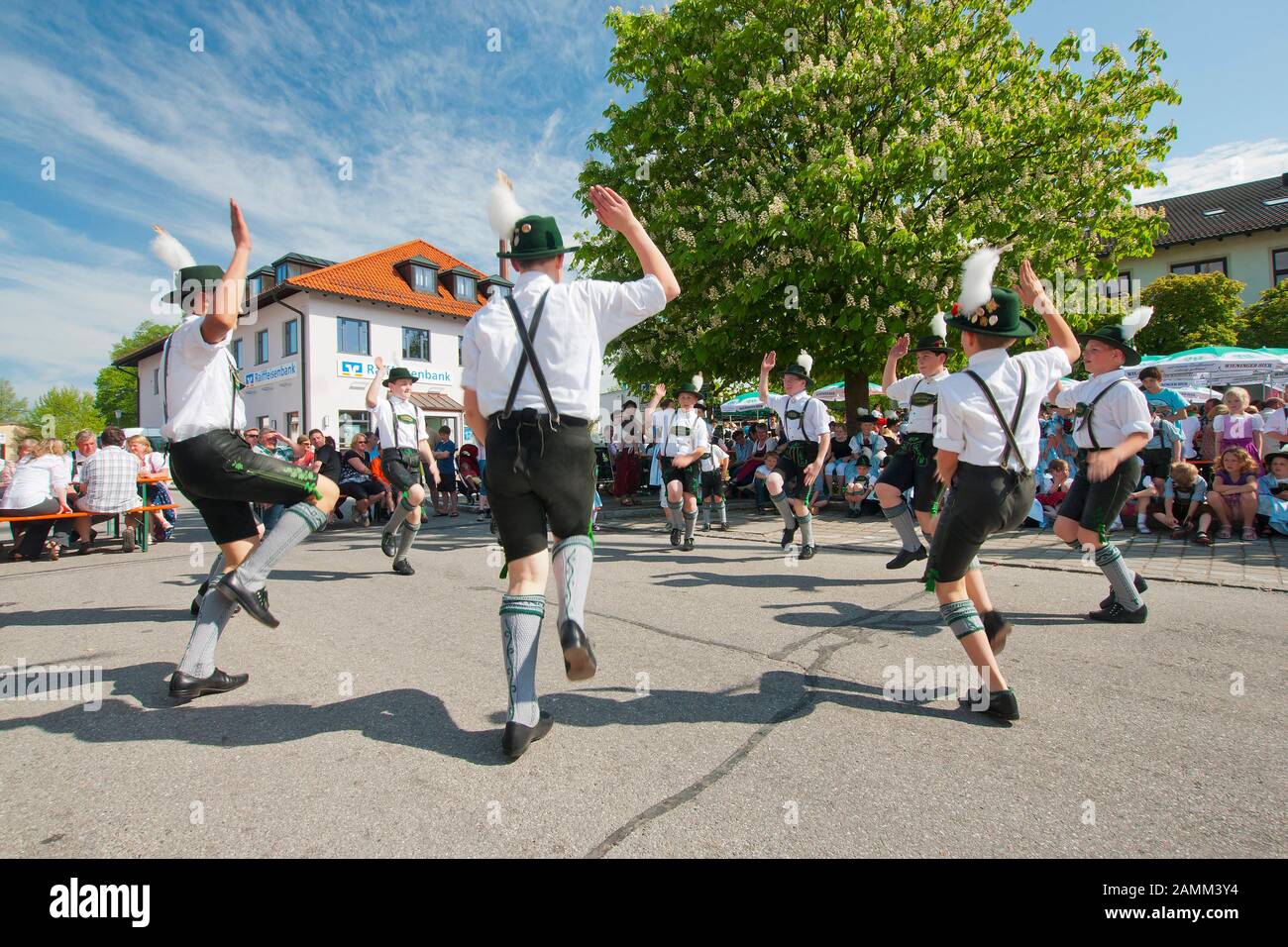 Plattler del gruppo giovanile del GTEV D'Raschenberger Teisendorf sul mercato di Teisendorf [traduzione automatizzata] Foto Stock