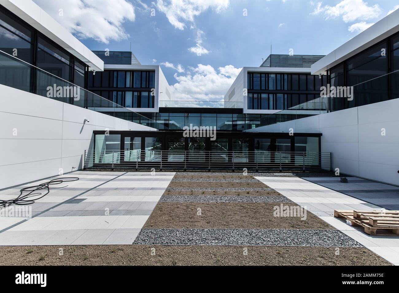 La terrazza sul tetto della nuova sede centrale di Microsoft a Parkstadt  Schwabing. [traduzione automatizzata] Foto stock - Alamy