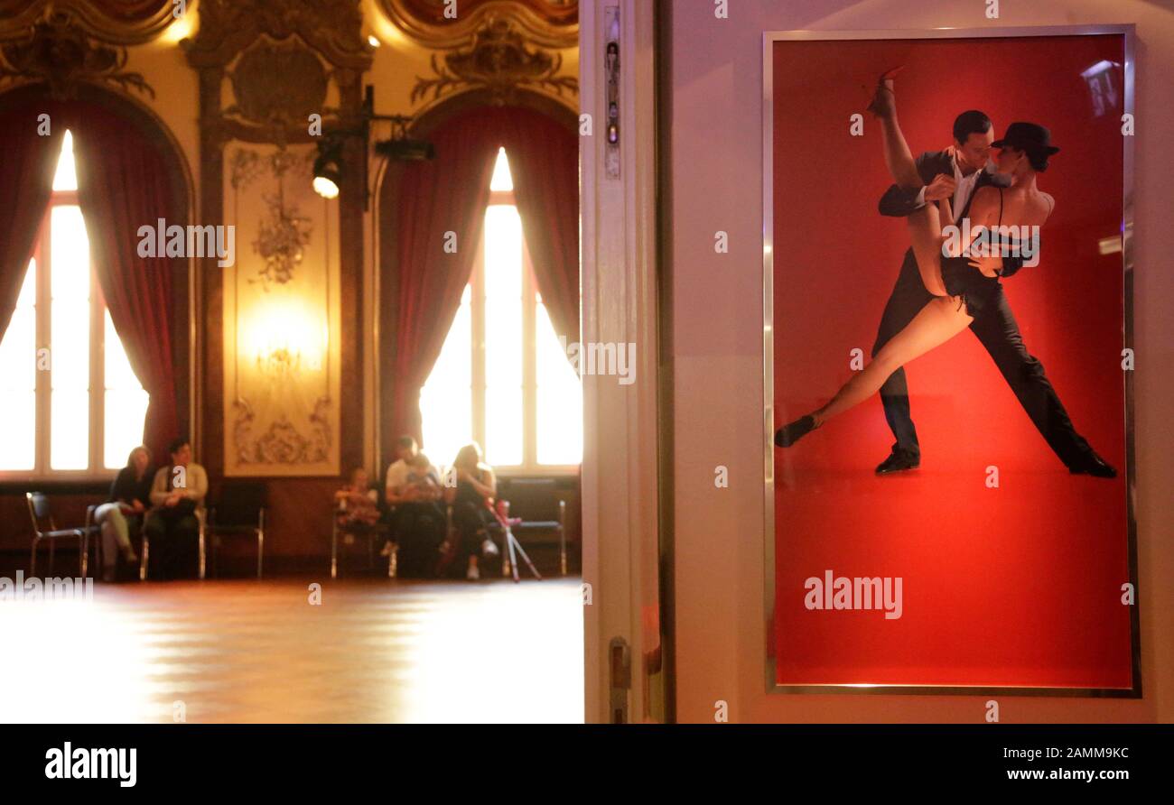 Il Deutsches Theater di Schwanthaler Straße celebra il suo 120th anniversario con una festa e una prova pubblica del musical "la Danza dei Vampiri". La foto mostra gli ospiti nella Silver Hall. [traduzione automatizzata] Foto Stock