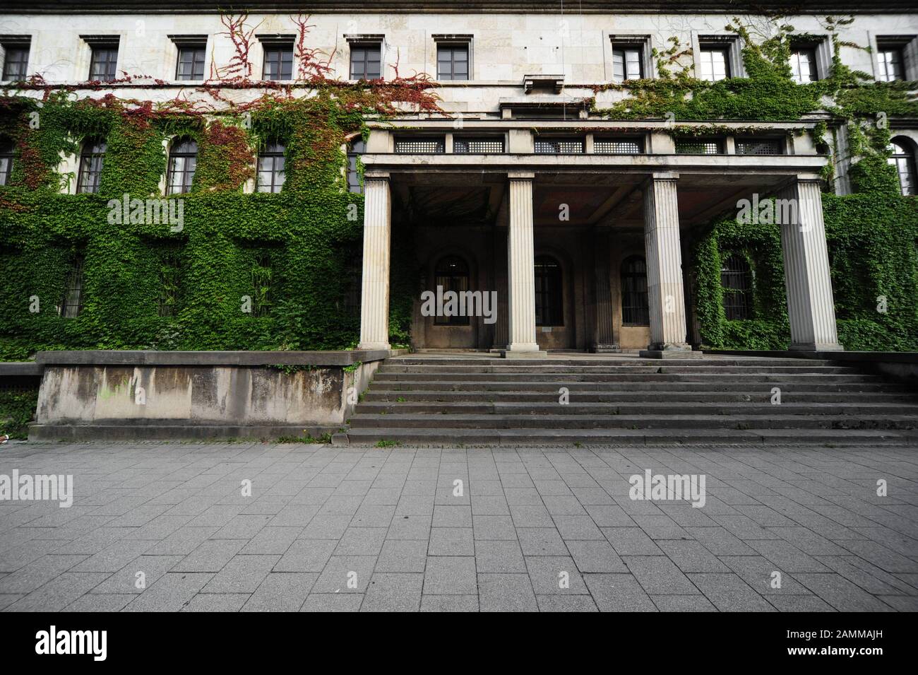 Costruzione dell'Istituto Centrale di Storia dell'Arte presso Katharina-Von-Bora-Strasse 10 a Maxvorstadt, ex edificio amministrativo della NSDAP. [traduzione automatizzata] Foto Stock