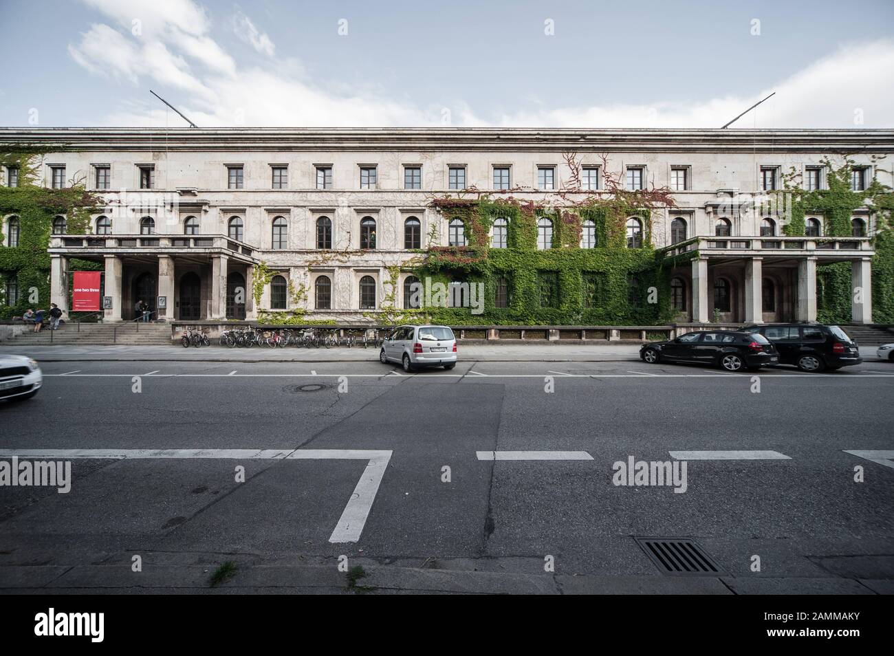 Costruzione dell'Istituto Centrale di Storia dell'Arte presso Katharina-Von-Bora-Strasse 10 a Maxvorstadt, ex edificio amministrativo della NSDAP. [traduzione automatizzata] Foto Stock